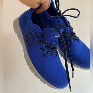NWOT BLUE giesswein runners